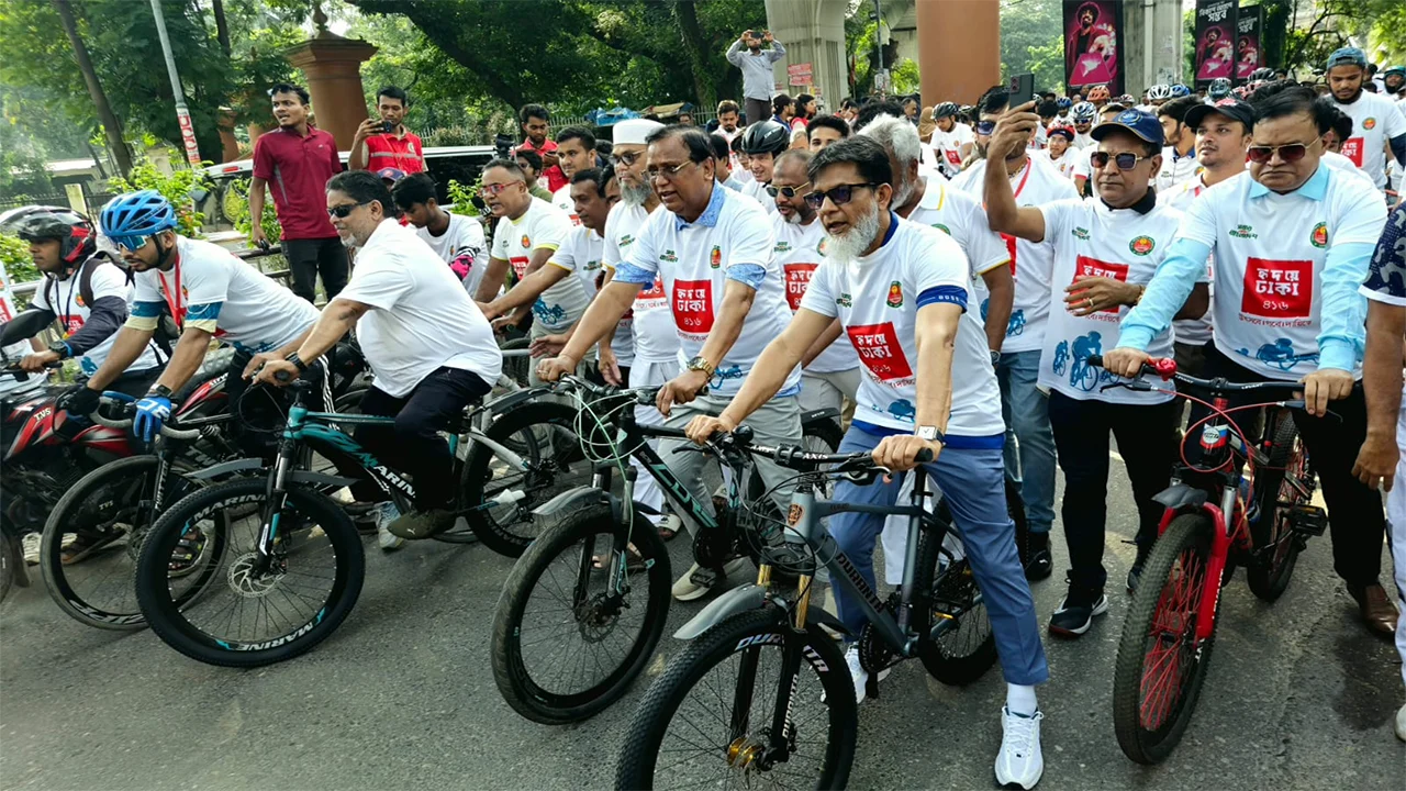 নাগরিকদের দায়িত্ববোধ জাগাতে ‘হৃদয়ে ঢাকা ৪১৬’ সাইকেল র্যালি