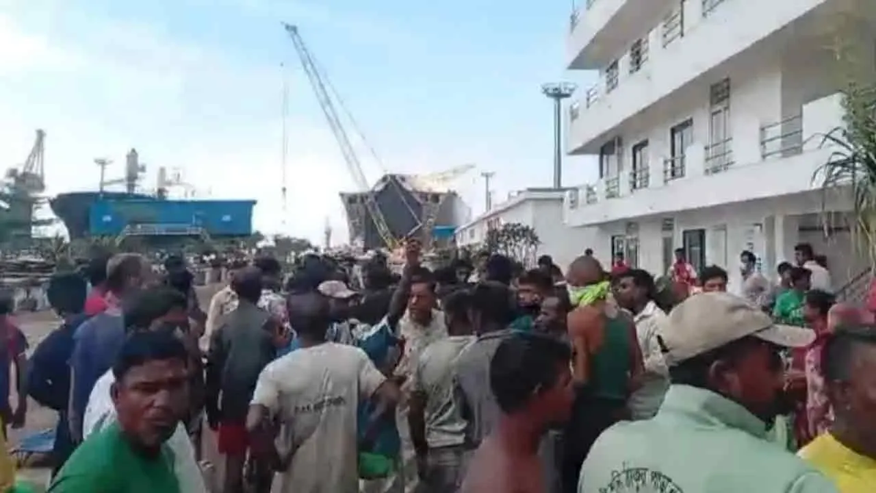 চট্টগ্রামে শিপইয়ার্ডে বিষাক্ত গ্যাস লিকেজে নিহত ৮