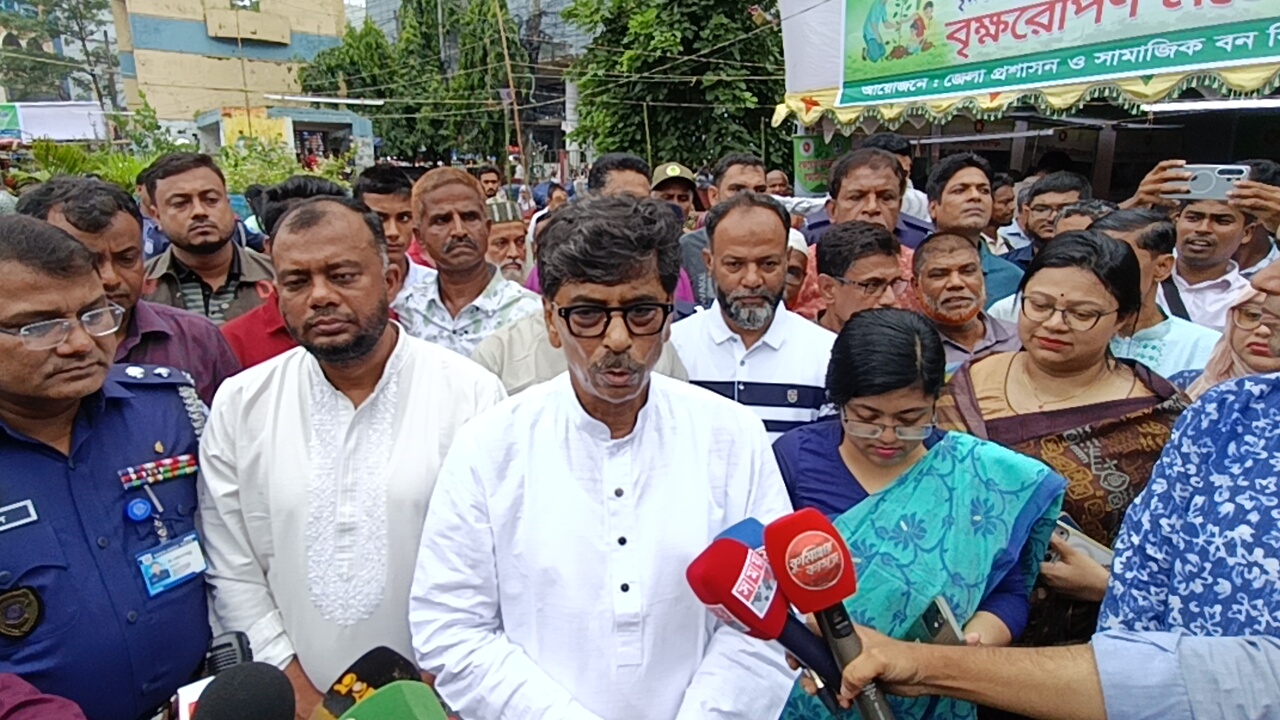 বন্যায় ক্ষতিগ্রস্ত কৃষকদের সহায়তা দেবে সরকার: মৎস্য ও প্রাণিসম্পদ এবং কৃষিমন্ত্রী