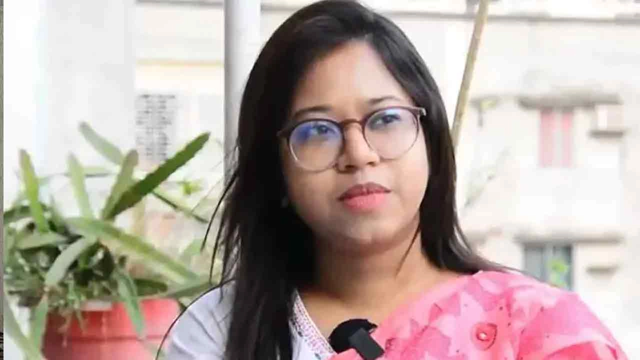 বাবা হারালেন এনসিপি নেত্রী মনিরা শারমিন