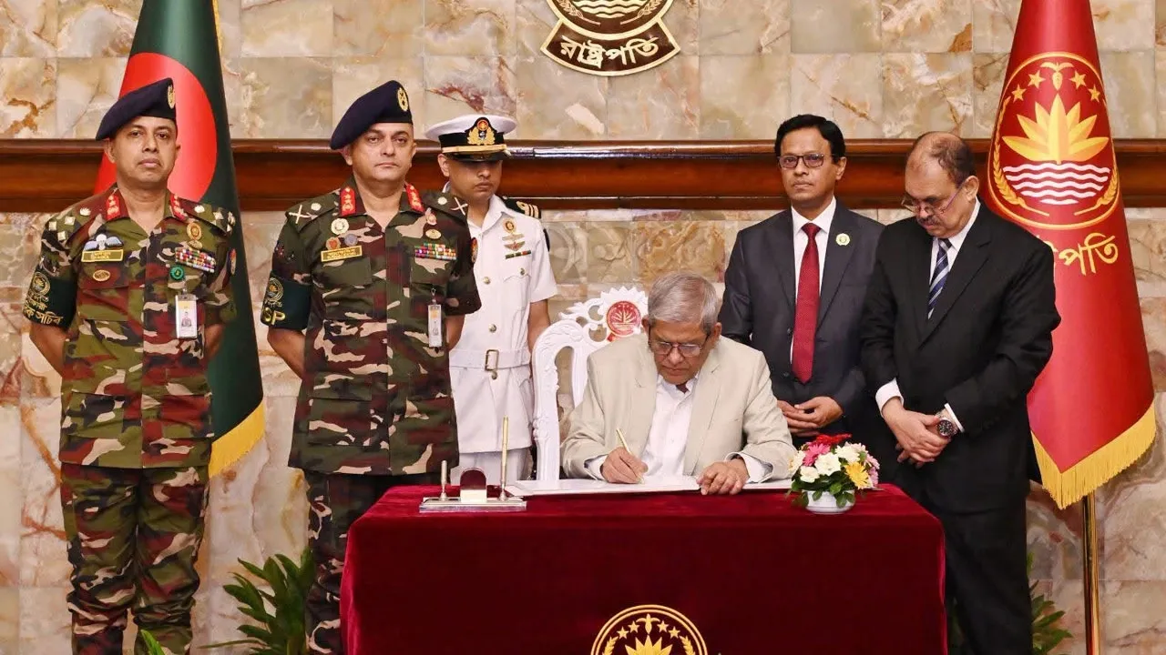 পরিবার নিয়ে বঙ্গভবনে উঠলেন রাষ্ট্রপতি মির্জা ফখরুল