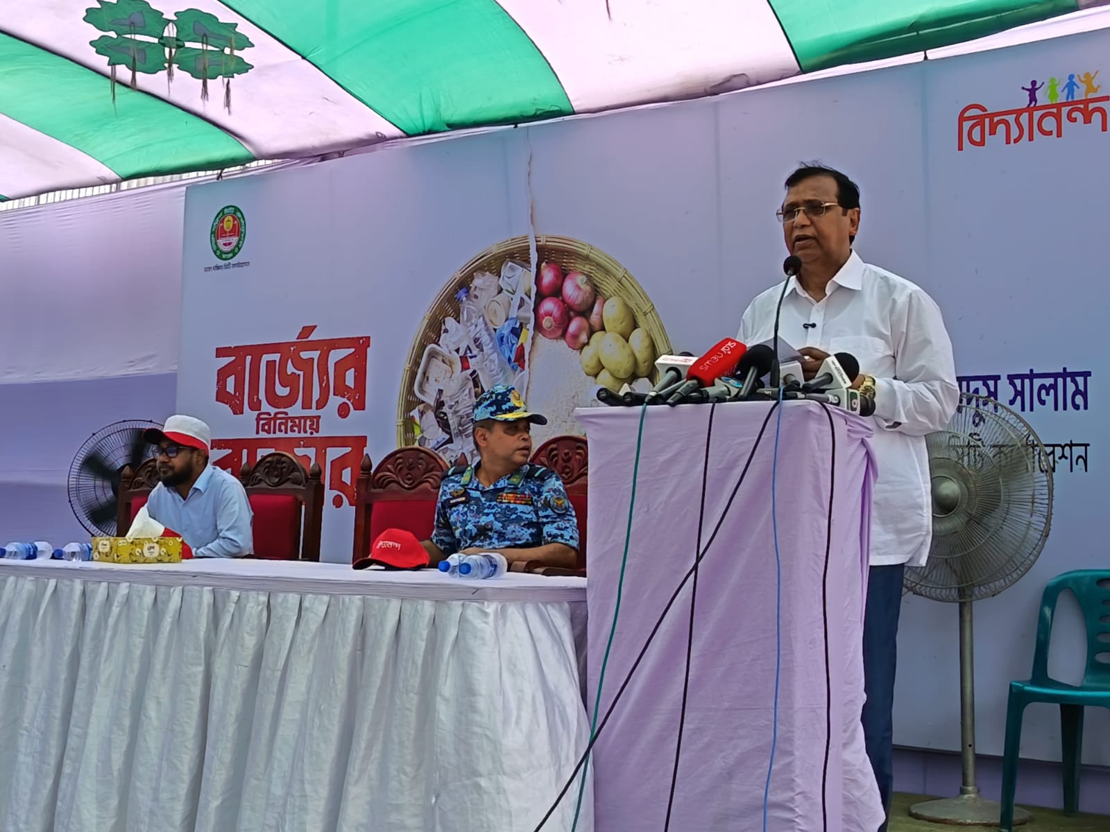 Market in exchange for waste: DSCC-Bidyananda initiative to build a clean city