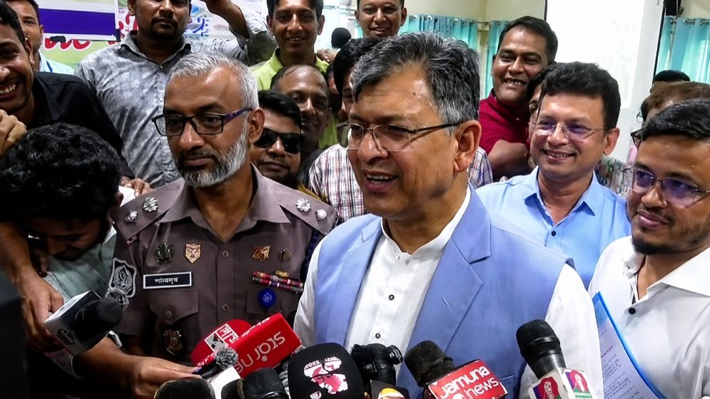 'কিসের হাসিনা! মাঝেমধ্যে শুধু আওয়াজ-টাওয়াজ শোনা যায়': স্বরাষ্ট্রমন্ত্রী