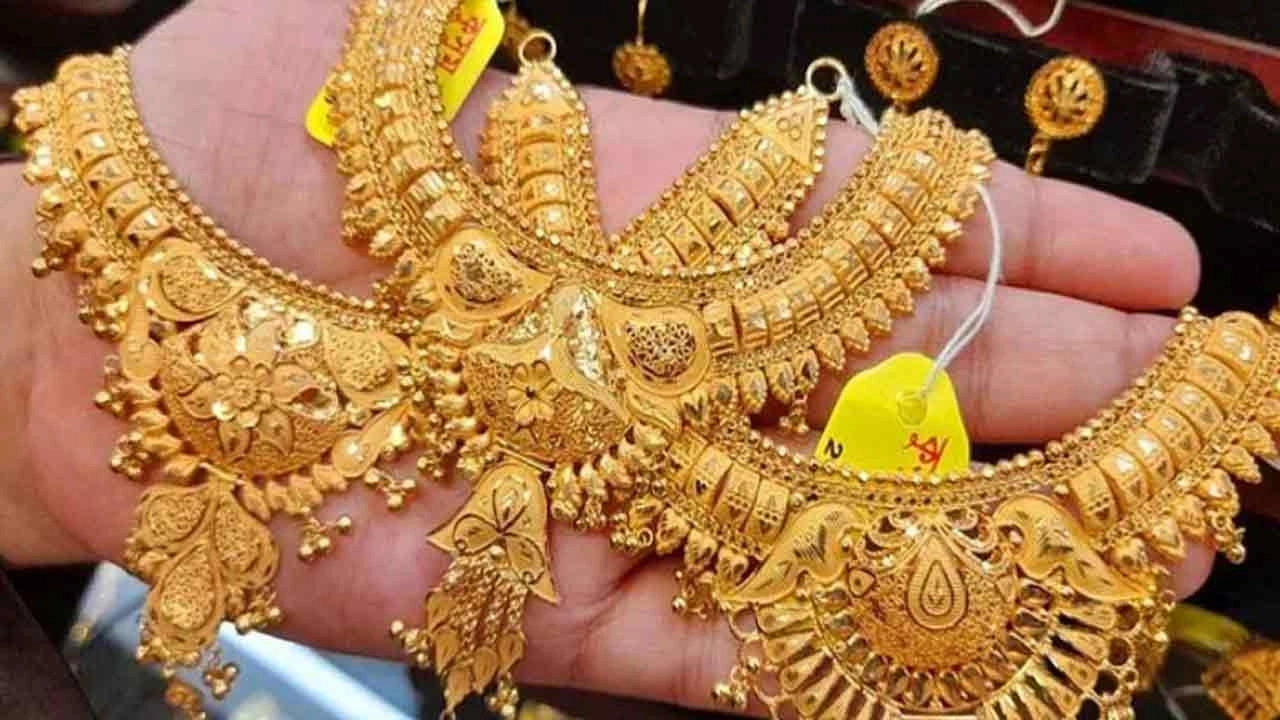 দেশের বাজারে আজ যে দামে বিক্রি হচ্ছে স্বর্ণ