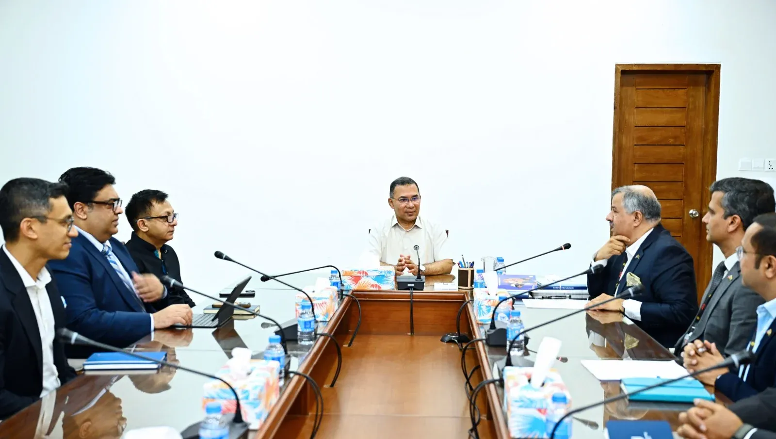 প্রধানমন্ত্রীর সঙ্গে অ্যামচেম প্রতিনিধিদলের সাক্ষাৎ; বিদেশি বিনিয়োগে সব ধরনের সহায়তার আশ্বাস