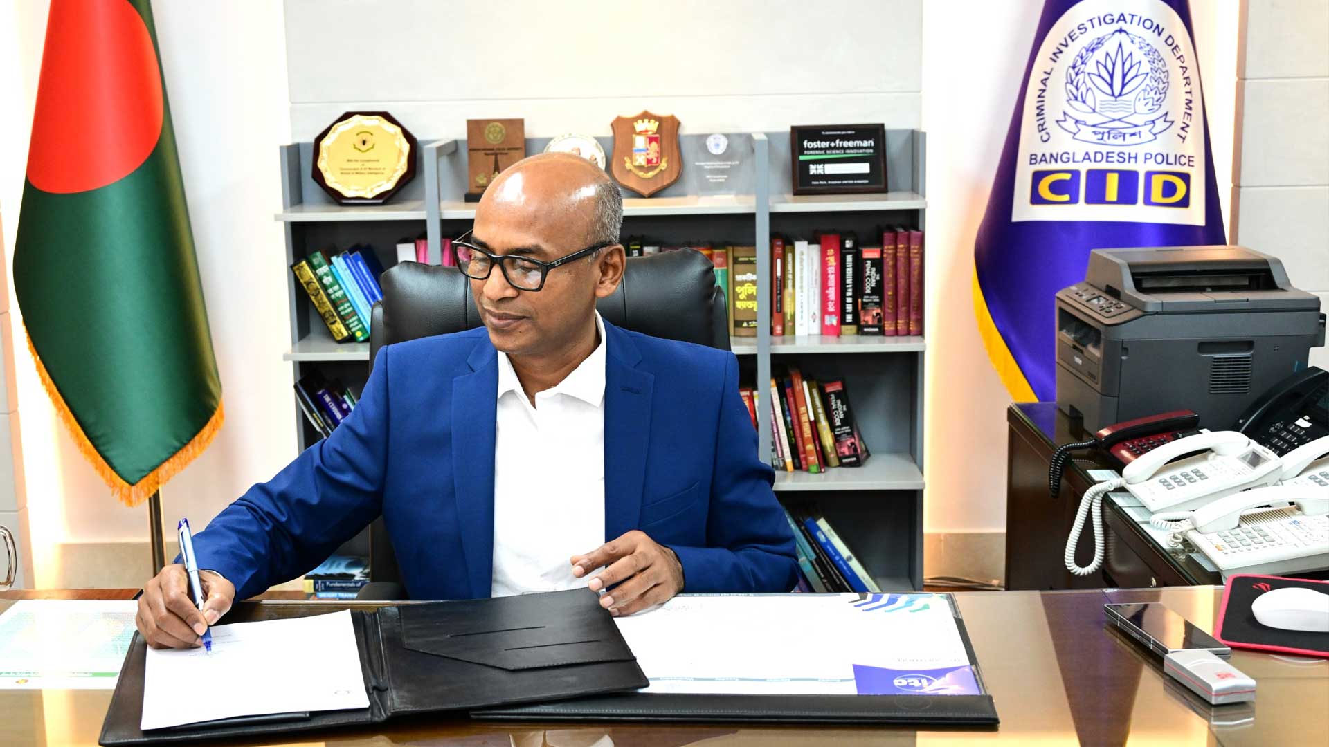 সিআইডির প্রধান হিসেবে দায়িত্ব নিলেন অতিরিক্ত আইজিপি ব্যারিস্টার মোশাররফ হোছাইন