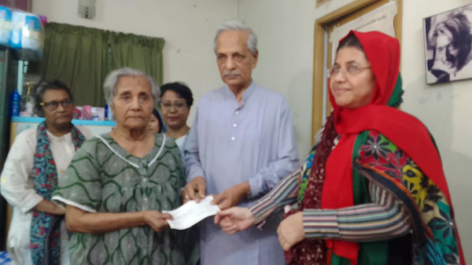 Cultural Affairs Minister visits ailing wife of Language Movement veteran Abdul Matin