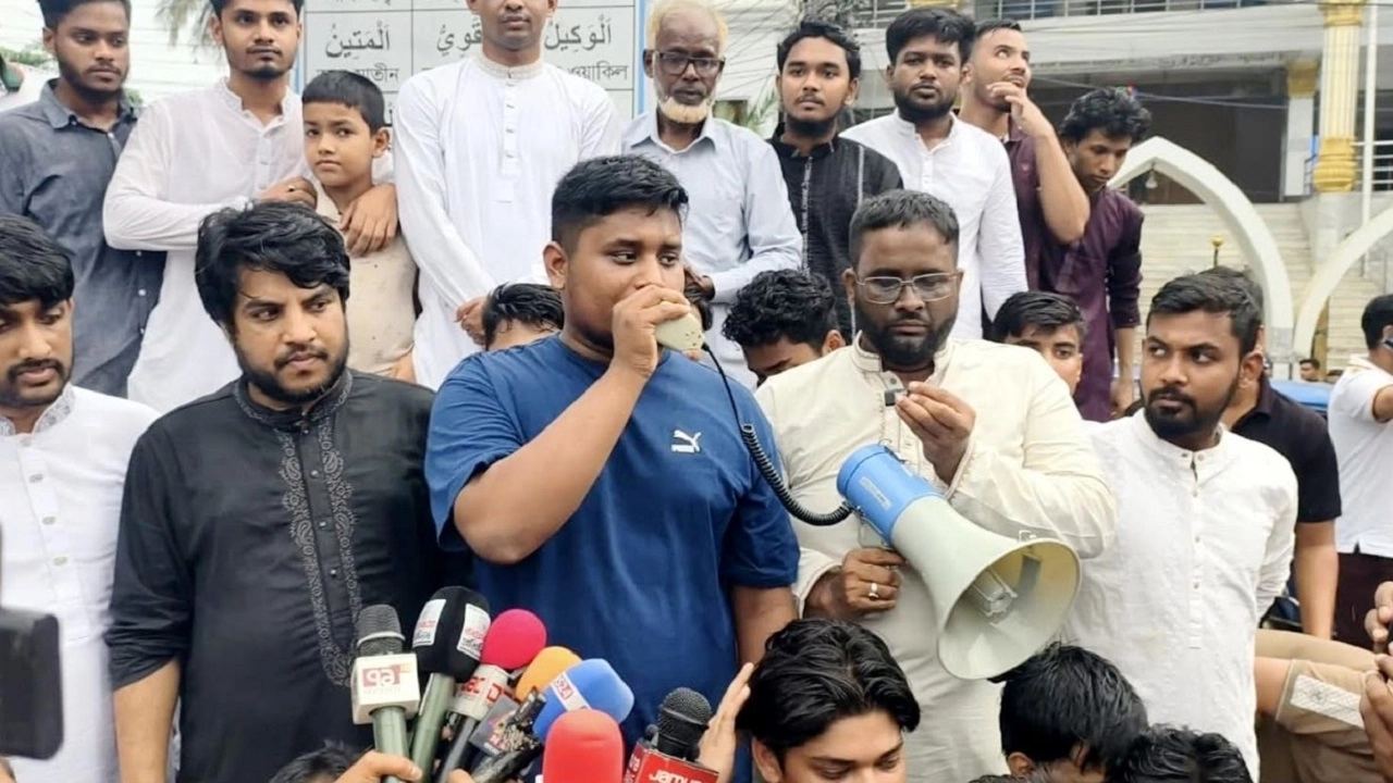 গণভোট ইস্যুতে সরকারের অবস্থানে জনগণ হতাশ: হাসনাত আবদুল্লাহ