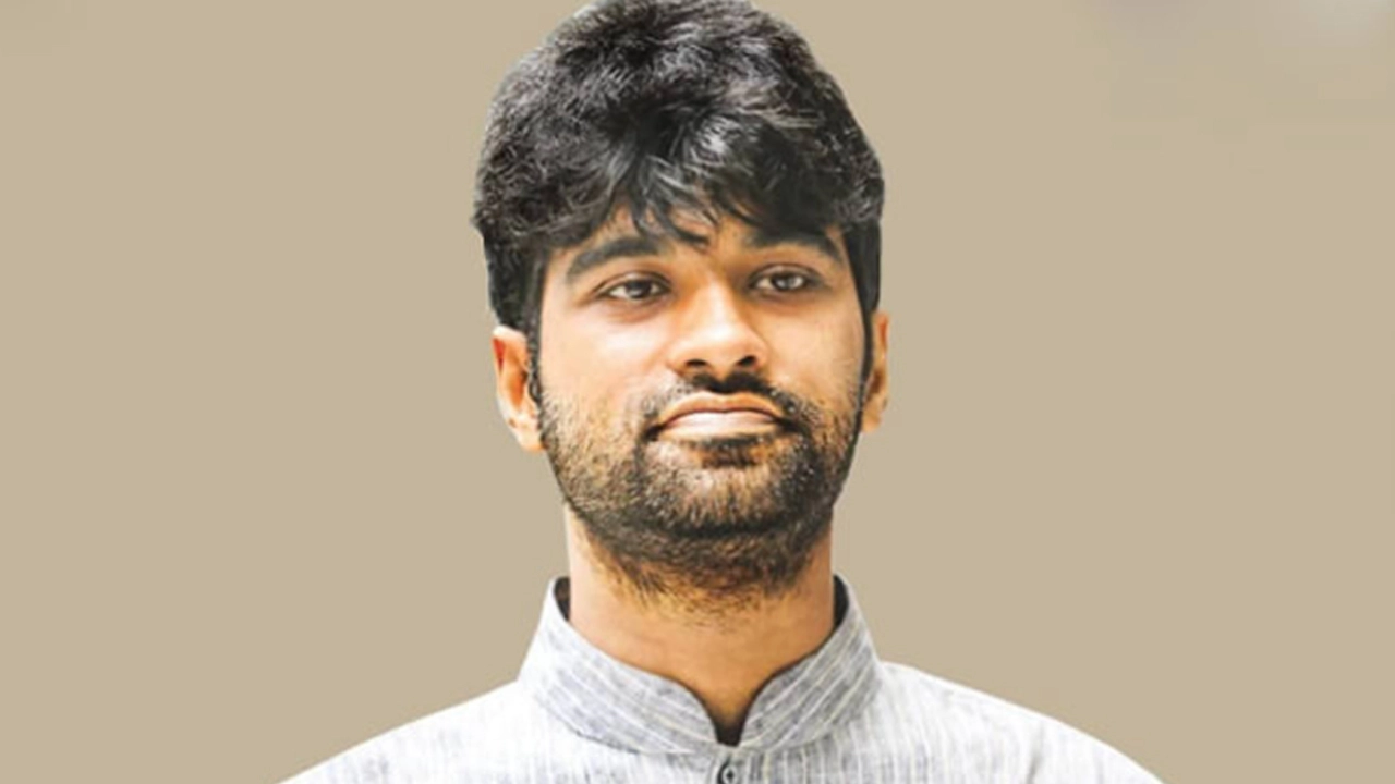 নতুন রাজনৈতিক প্ল্যাটফর্মে যোগ, ছাত্র ইউনিয়ন থেকে পদত্যাগ মেঘমল্লার বসু