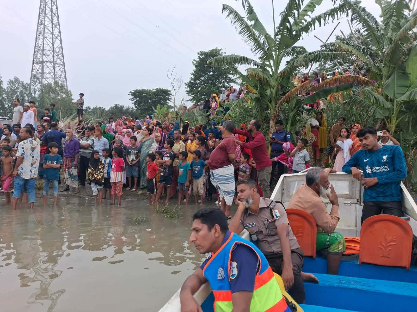 Two school students missing after entering Jamuna River to bathe in Pabna