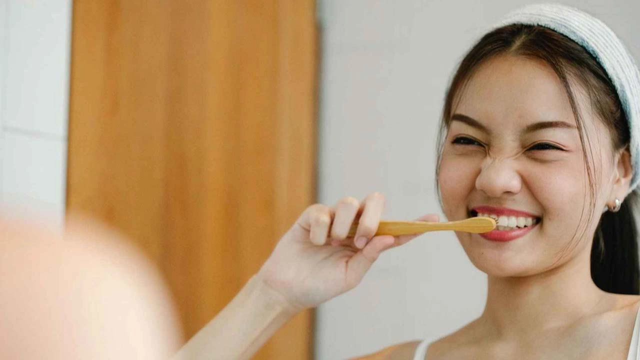 Is it possible to keep teeth clean without toothpaste? Learn the safe alternatives