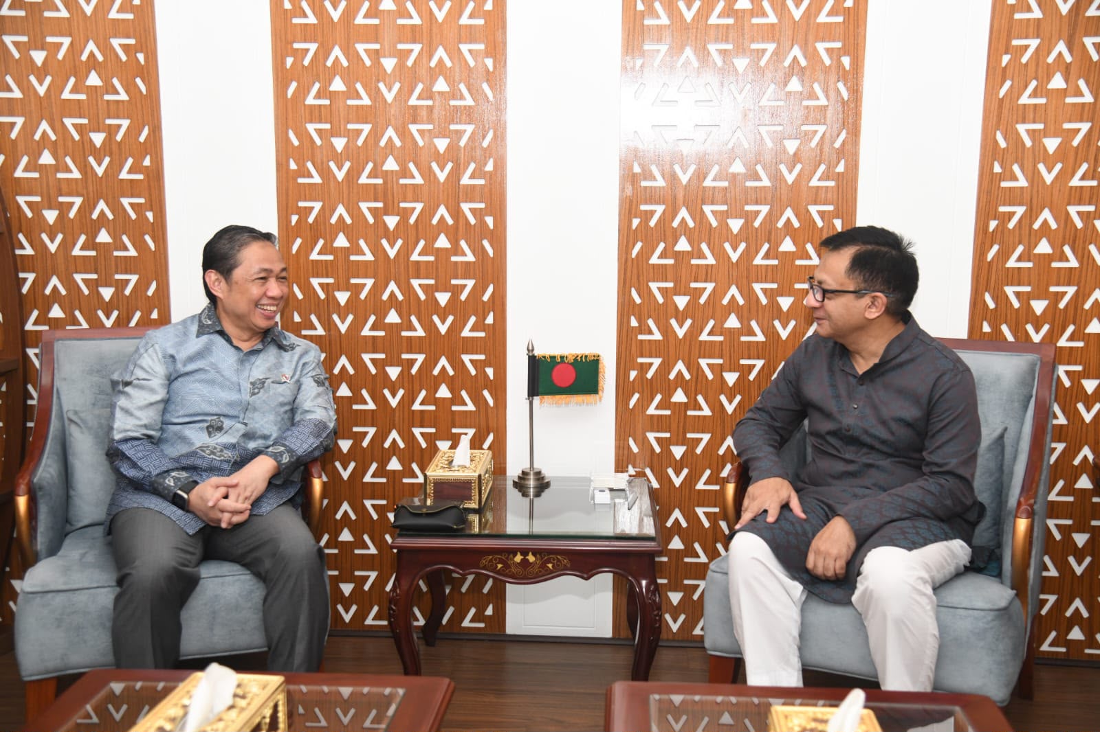 ইন্দোনেশিয়ার সঙ্গে বাণিজ্য ১০ বিলিয়ন ডলারে নিতে চায় বাংলাদেশ