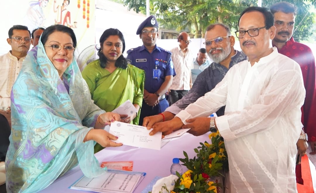 ধর্মীয় সম্প্রীতির আহ্বান খাদ্যমন্ত্রীর, ১২৫ পূজামণ্ডপে চাল বিতরণ
