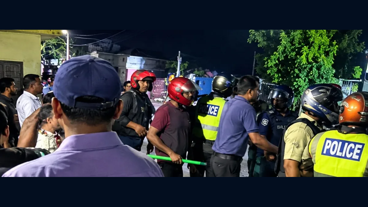 বেড়ায় ফুটবল খেলাকে কেন্দ্র করে দুই মহল্লার সংঘর্ষ, আহত অর্ধশতাধিক