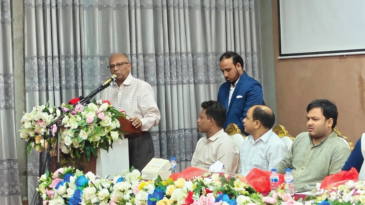 জুলাই বিপ্লবীদের সরকারে যাওয়া ভুল ছিল, দাবি মাহমুদুর রহমানের
