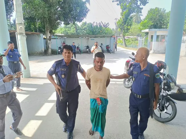 পাবনায় নেশার টাকা না পেয়ে মাকে গলা কেটে হত্যা, ছেলে আটক