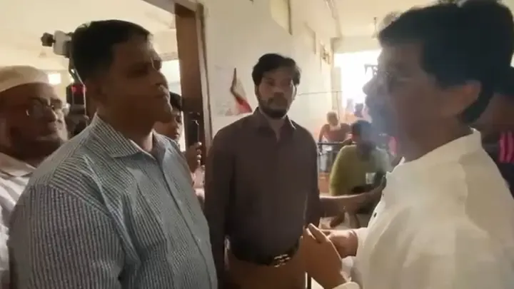 Bring a sweeper and Harpic, I will clean: Agriculture Minister to Cumec director