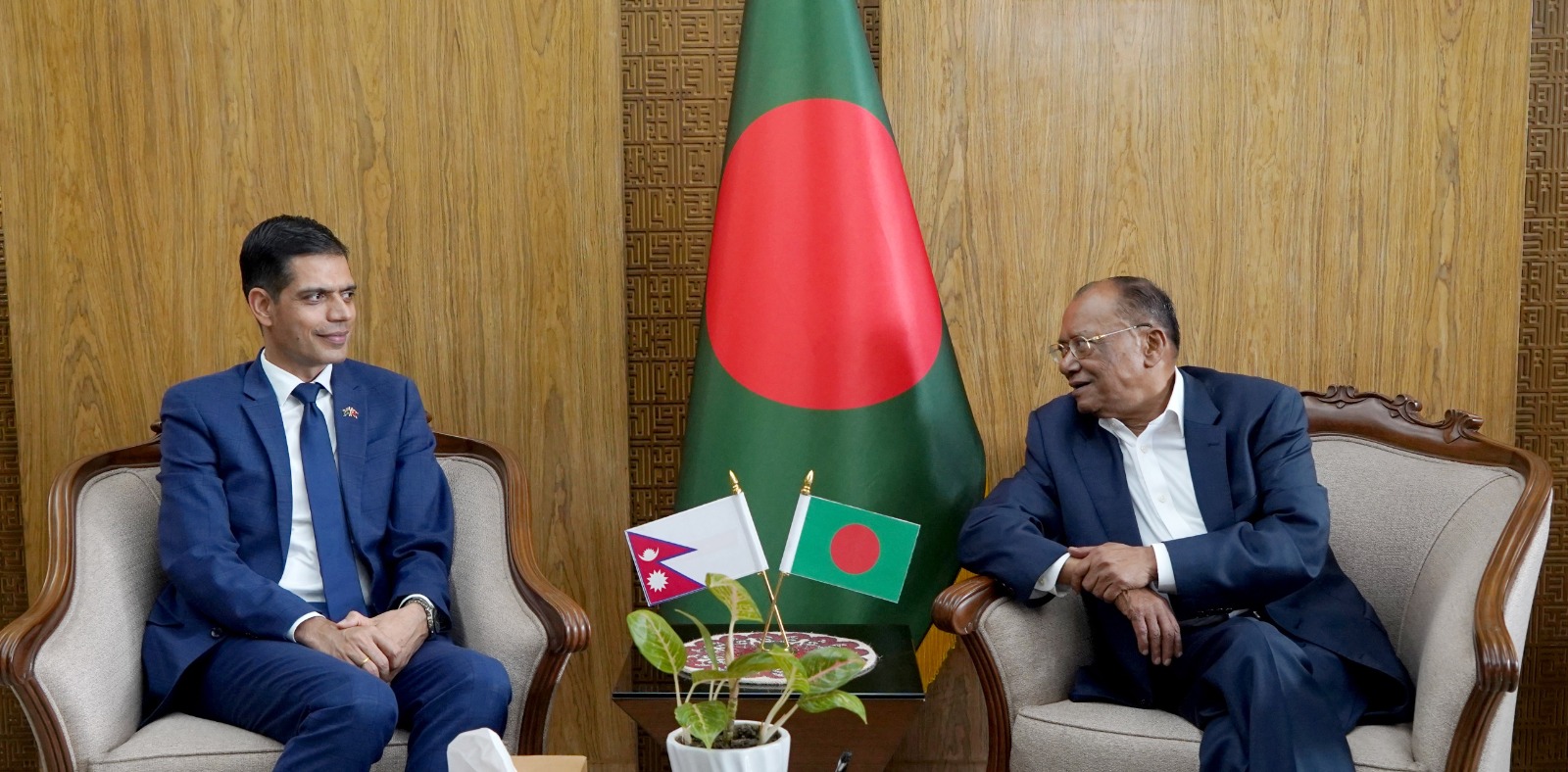 পরিবেশমন্ত্রীর সঙ্গে নেপালের রাষ্ট্রদূতের সৌজন্য সাক্ষাৎ