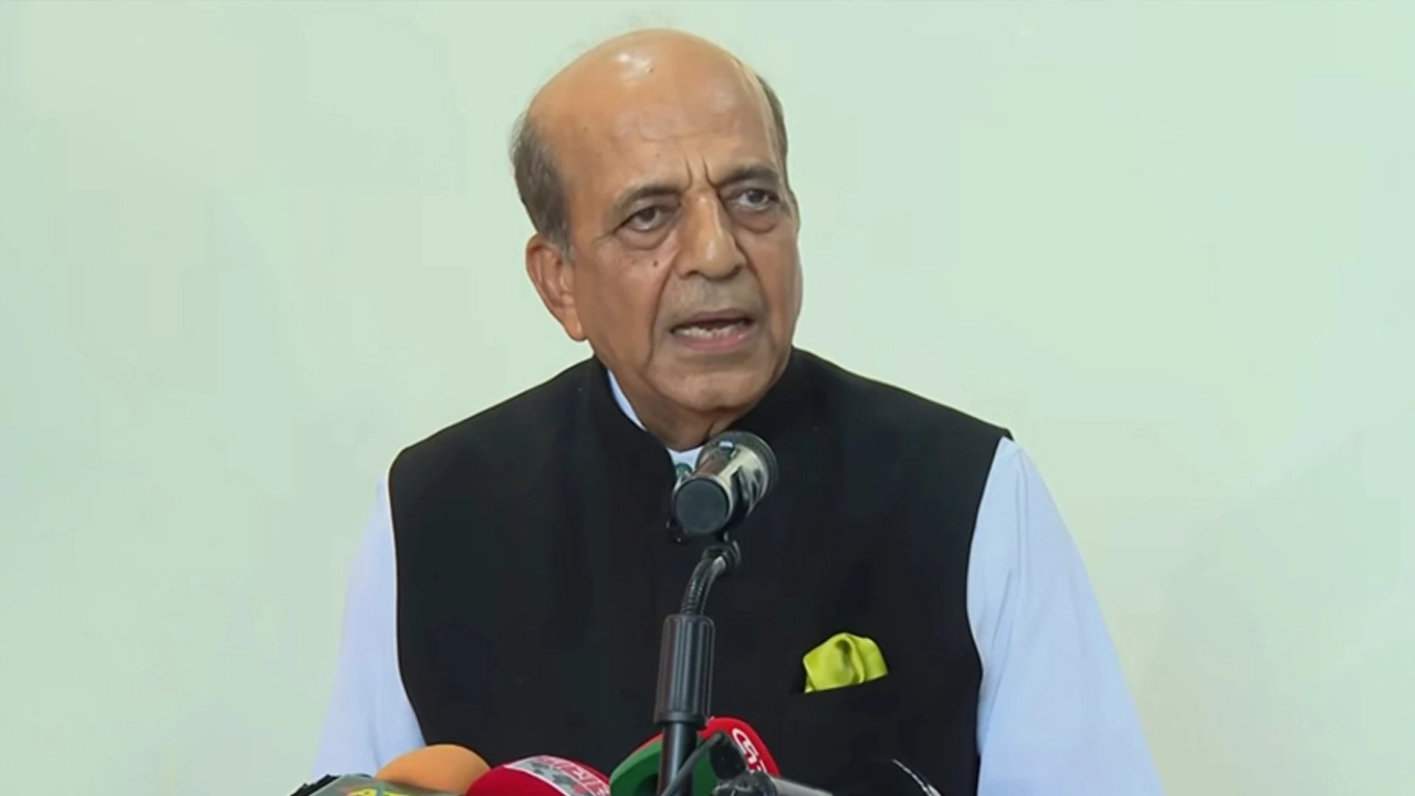 শেখ হাসিনাকে ভারতে ঢুকতে দেওয়া ছাড়া উপায় ছিল না: দীনেশ ত্রিবেদী