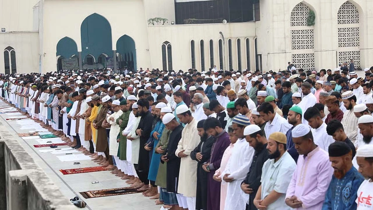 What punishment is mentioned for not performing Jumu'ah prayer?
