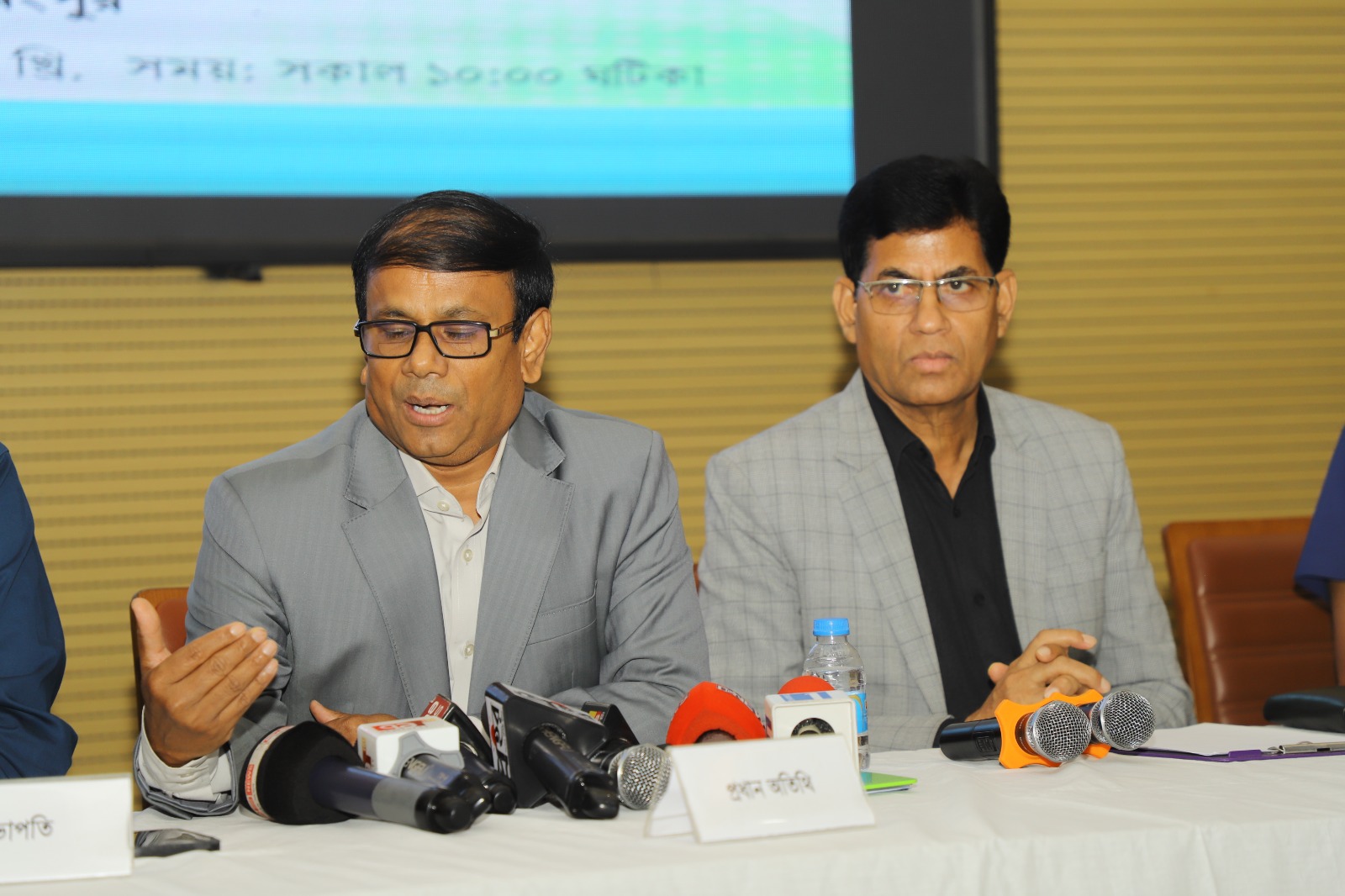দেশে বর্তমানে সারের সংকট নেই, মজুদও পর্যাপ্ত: কৃষি সচিব