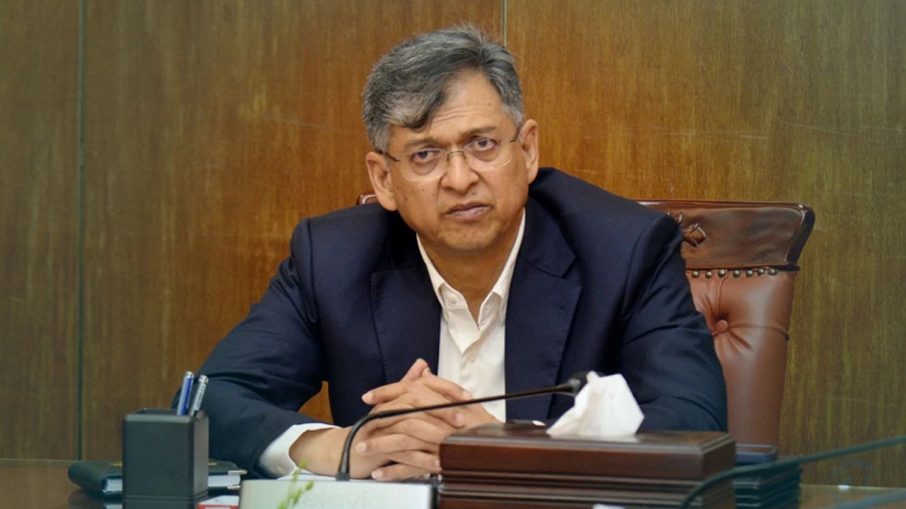 আন্দোলনের আড়ালে ঘোলা পানিতে মাছ শিকারের চেষ্টা করছে একটি গোষ্ঠী: স্বরাষ্ট্রমন্ত্রী