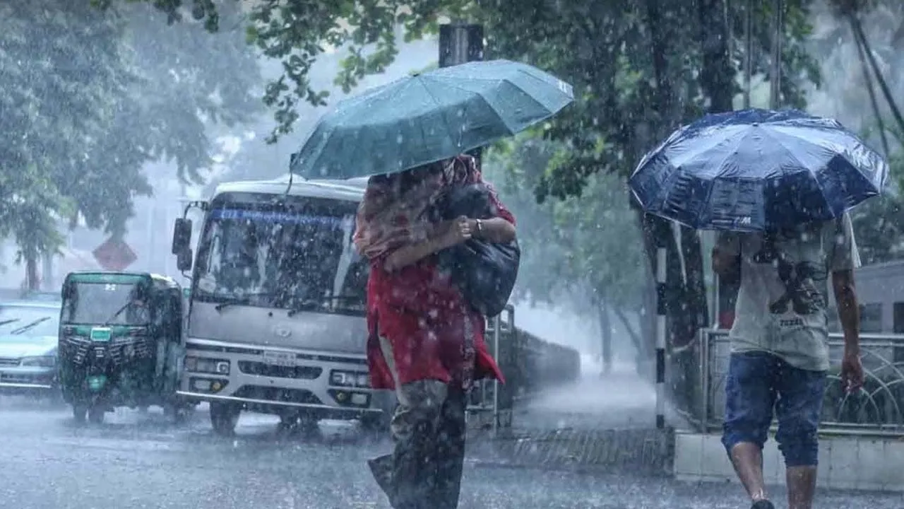 দেশের বিভিন্ন অঞ্চলে ভারী বৃষ্টির আভাস
