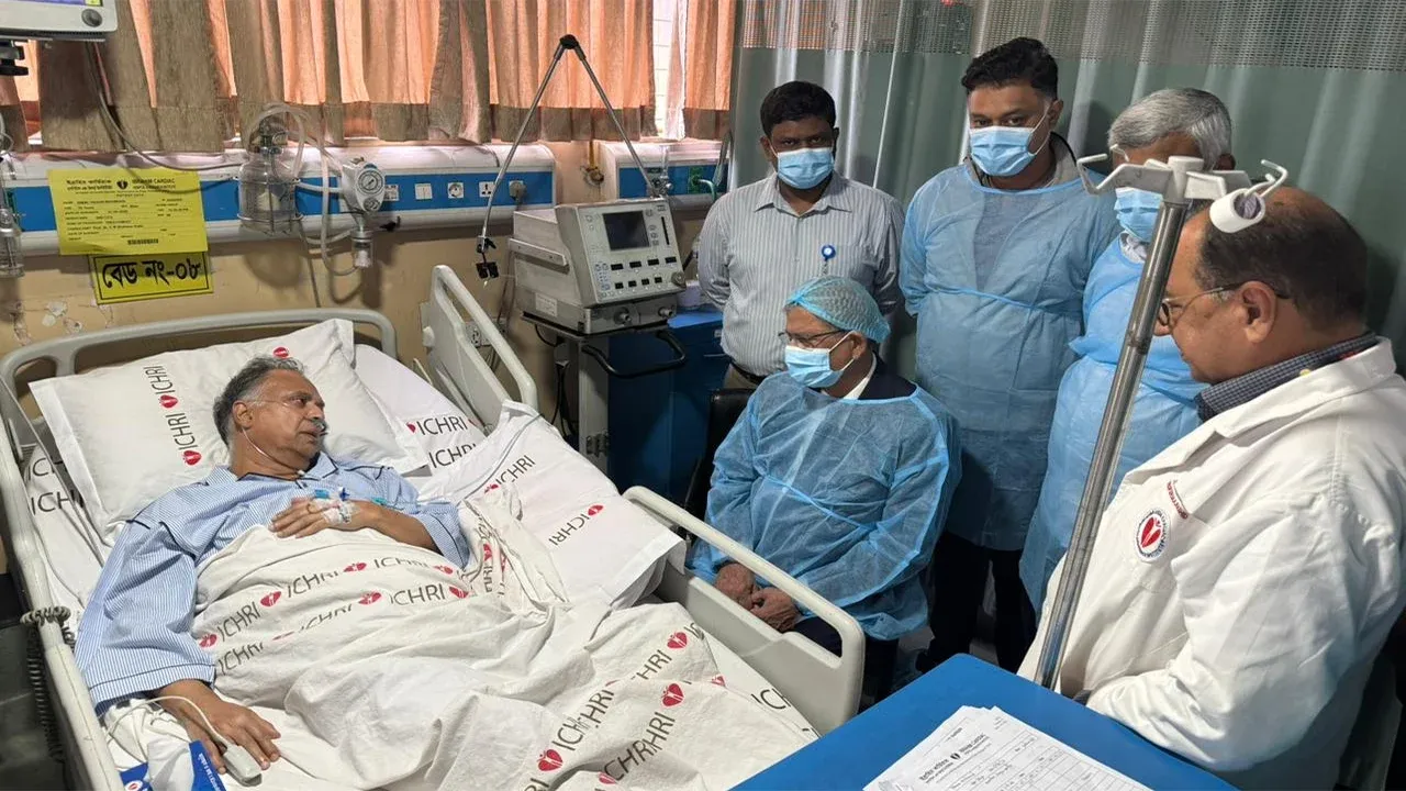 বিদ্যুৎ ও জ্বালানিমন্ত্রী টুকুকে দেখতে হাসপাতালে রাষ্ট্রপতি