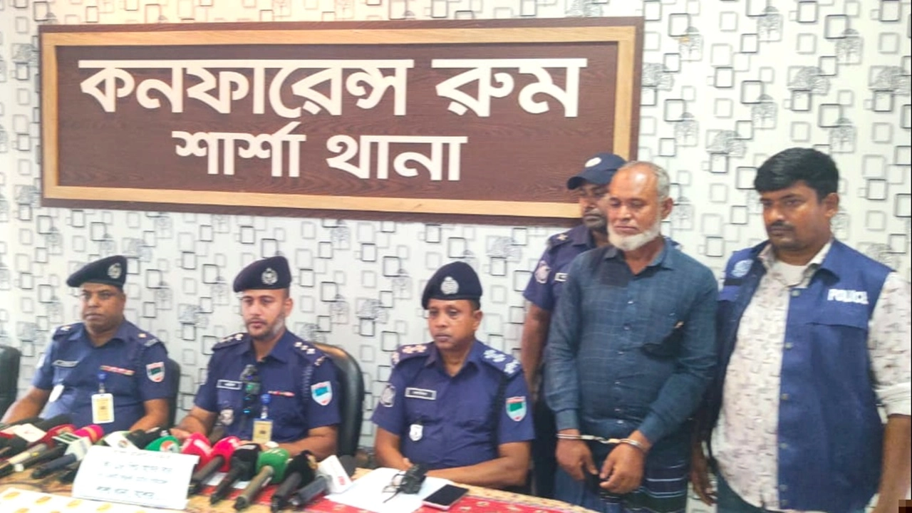 শার্শায় ৪ কোটি টাকার ১৮টি স্বর্ণের বারসহ আটক ১