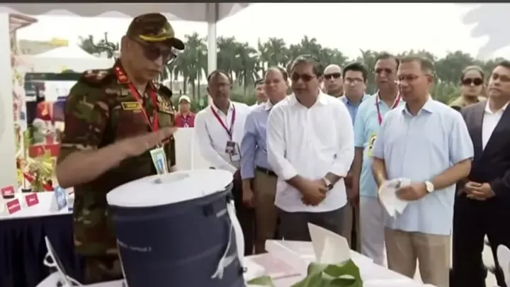 ডেঙ্গু প্রতিরোধ দিবসে উত্তর সিটির স্টল পরিদর্শন প্রধানমন্ত্রীর