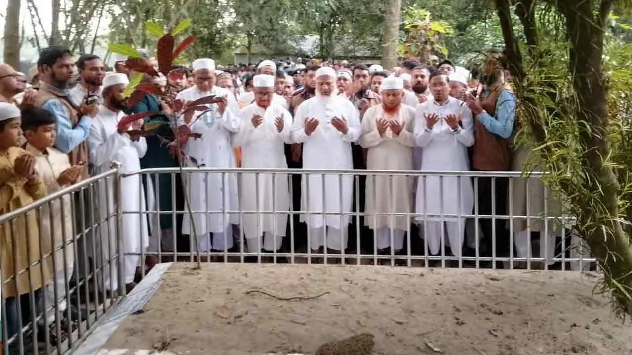 ধুনটে শহীদ আব্দুল মালেকের কবর জিয়ারত জামায়াত আমিরের