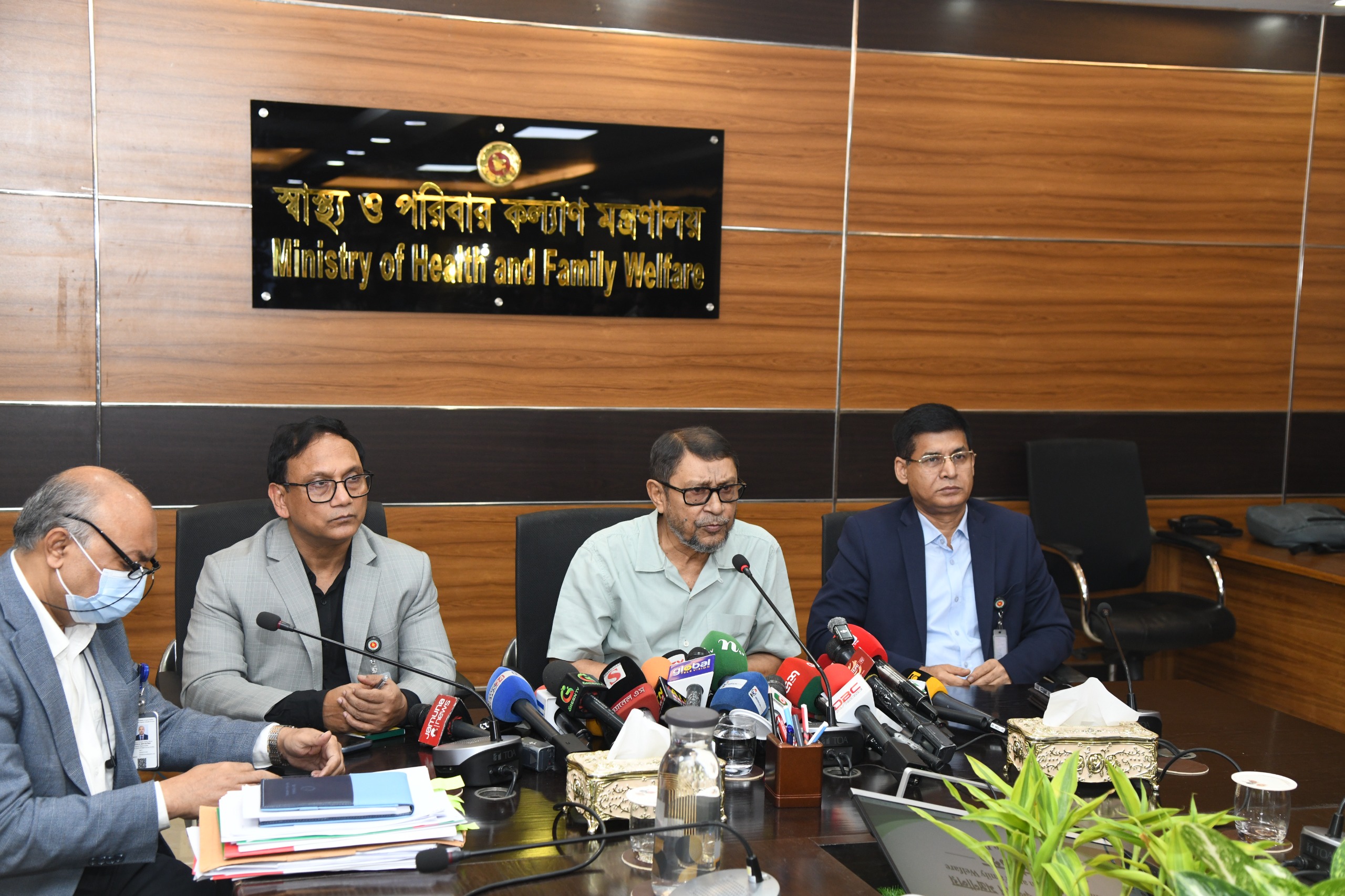 ক্যান্সার চিকিৎসাসেবা সম্প্রসারণে দেশে আসছে ১৭ রেডিওথেরাপি মেশিন