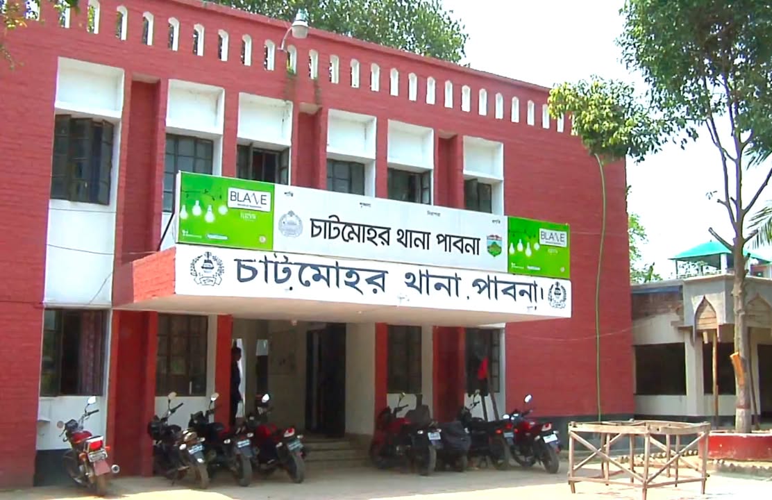 চাটমোহরে অটোরিকশা উল্টে নারীর মৃত্যু, স্বামীসহ আহত ৩