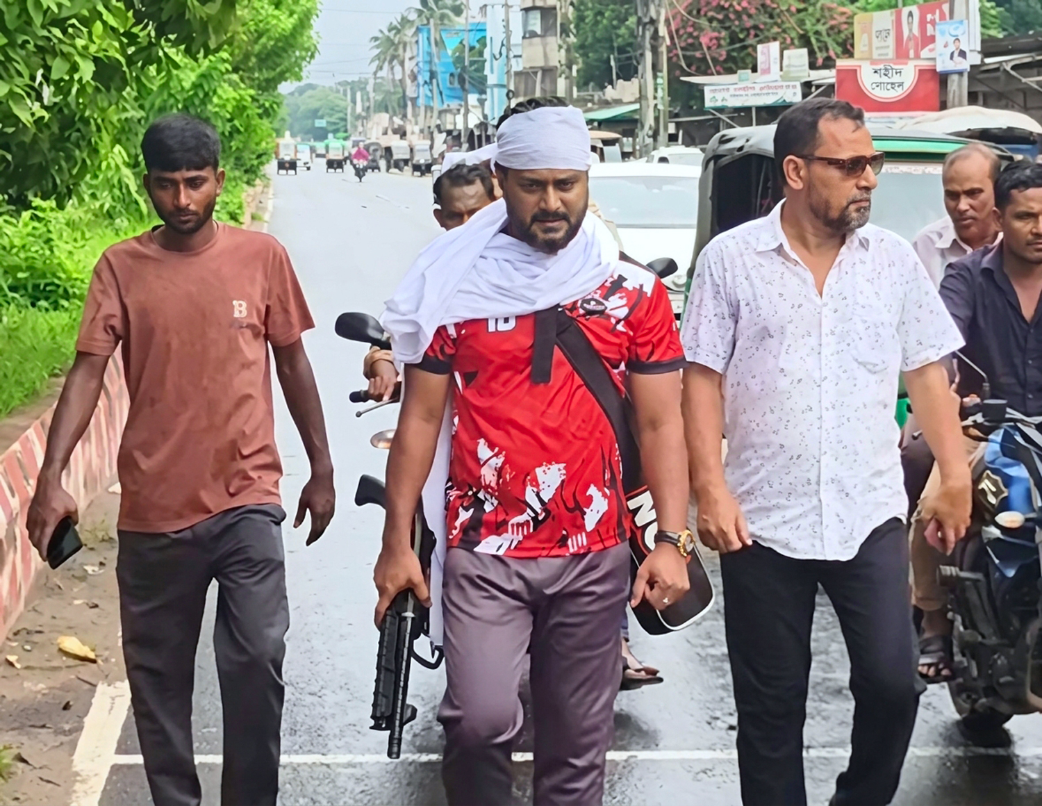 মাথায় কাফনের কাপড় জড়িয়ে অস্ত্র হাতে মহড়া, সাবেক ছাত্রদল নেতা বাপ্পীকে মুচলেকায় মুক্তি