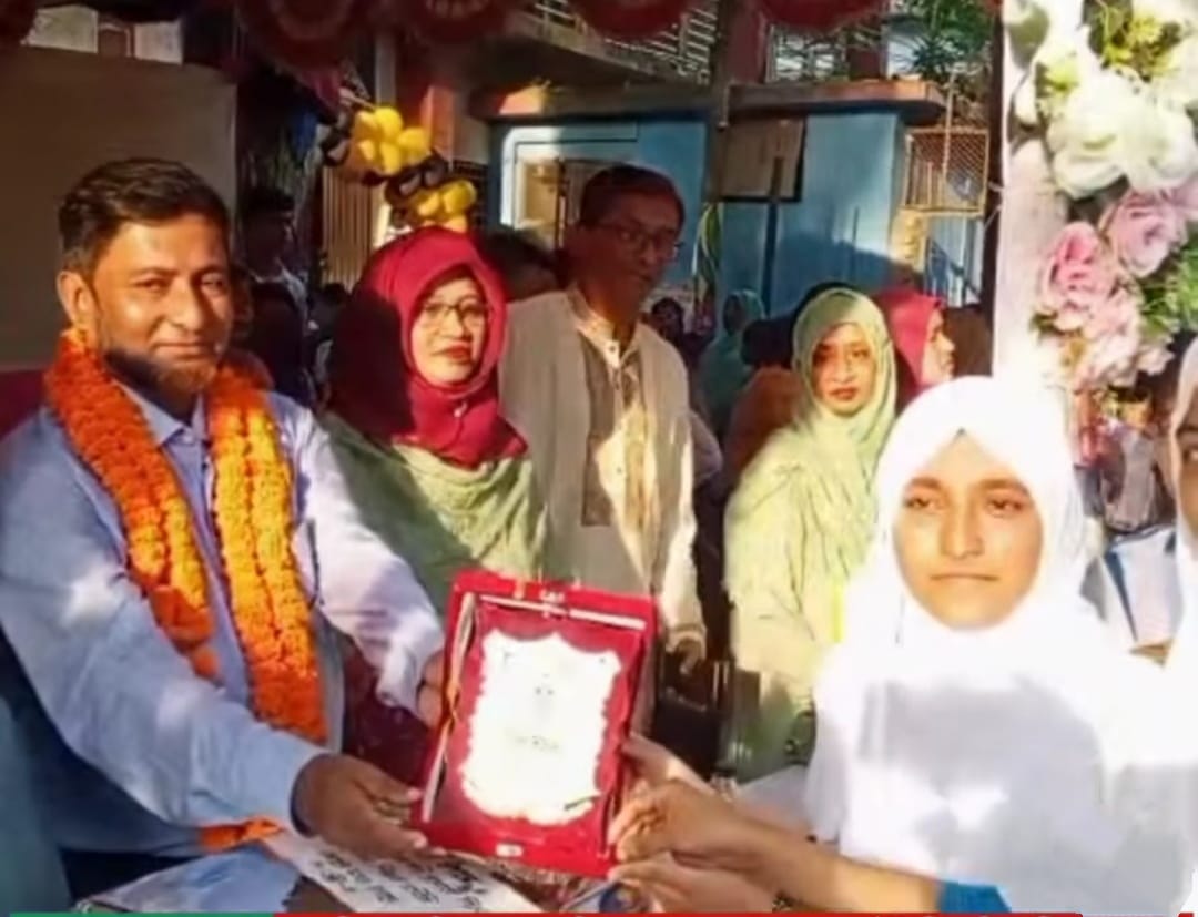 Tearful farewell to head teacher in Chandpur