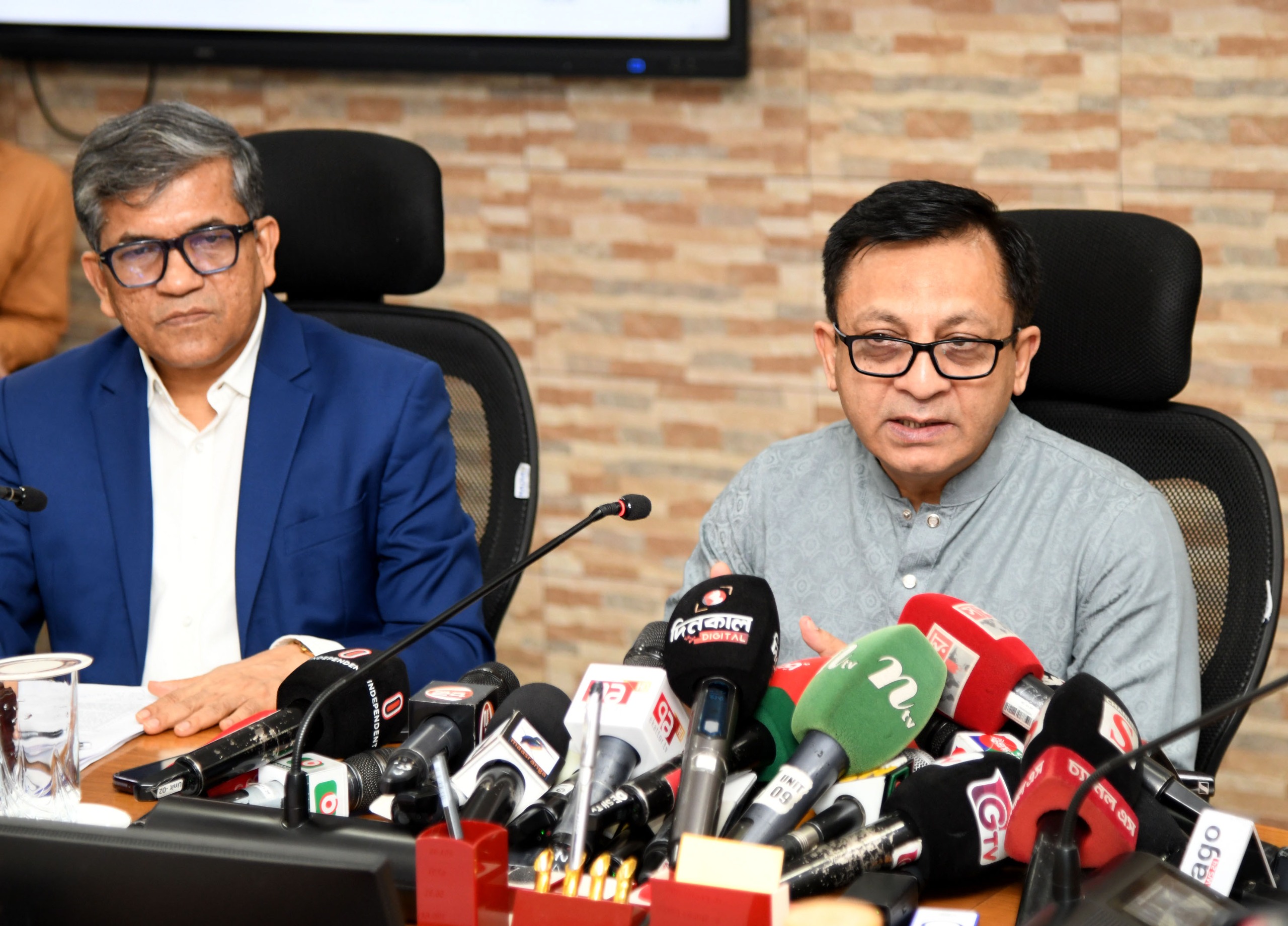 রপ্তানিতে ৬৩.৪ বিলিয়ন ডলারের লক্ষ্য নির্ধারণ, ১৫ শতাংশ প্রবৃদ্ধির প্রত্যাশা: বানিজ্য মন্ত্রী