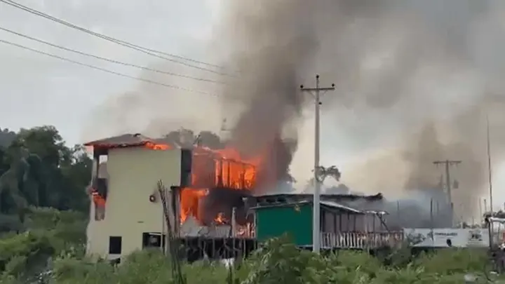 কক্সবাজারে রিসোর্টে আগুন, নিহত বেড়ে ১০