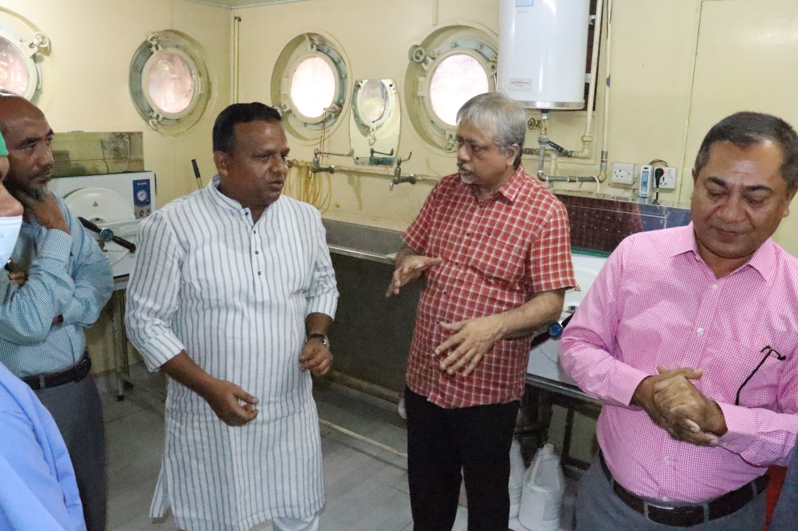 সুবিধাবঞ্চিতদের স্বাস্থ্যসেবায় ভাসমান হাসপাতাল, বৃত্তাকার নৌপথে ওয়াটারবাস চালুর উদ্যোগ