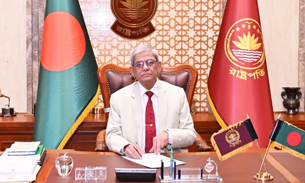 বঙ্গভবনে প্রথম দাপ্তরিক কার্যক্রম শুরু করলেন রাষ্ট্রপতি মির্জা ফখরুল