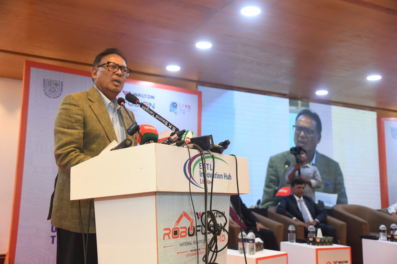প্রযুক্তিনির্ভর উন্নয়ন তখনই টেকসই হবে, যখন দেশের তরুণরা নেতৃত্ব দেবে: ফকির মাহবুব আনাম