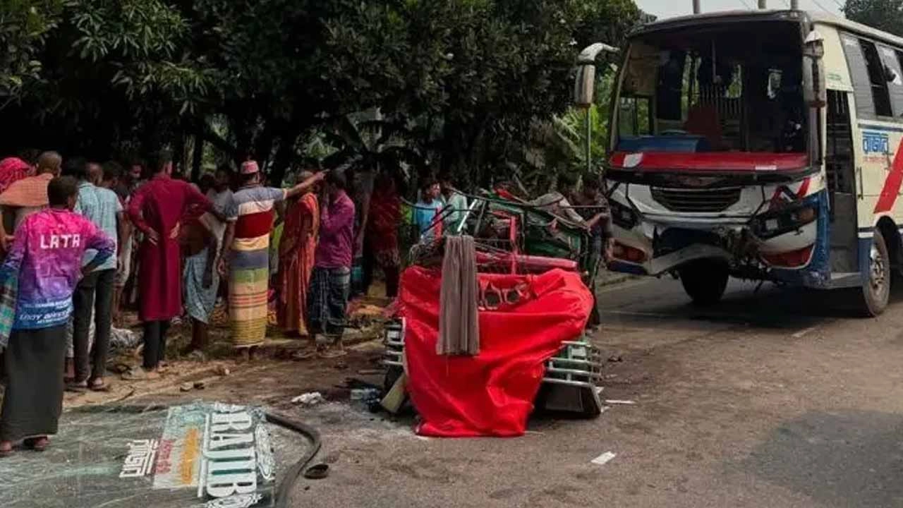 6 killed in bus-auto-rickshaw collision in Mymensingh