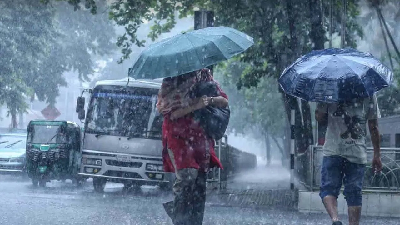 বঙ্গোপসাগরে লঘুচাপ, সারাদেশে ভারী বর্ষণের শঙ্কা