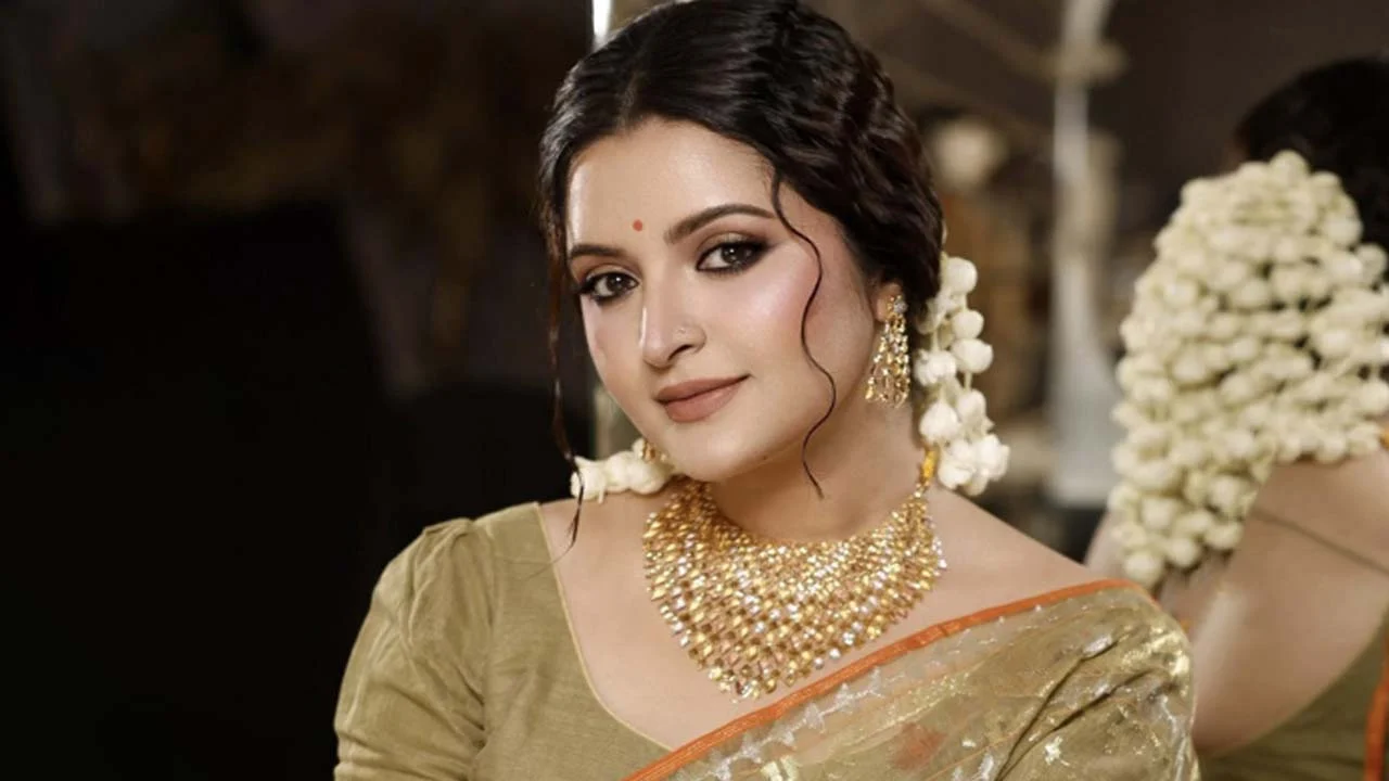 আদালতে পৌঁছাতে দেরি, পেছাল পরীমনির জেরা