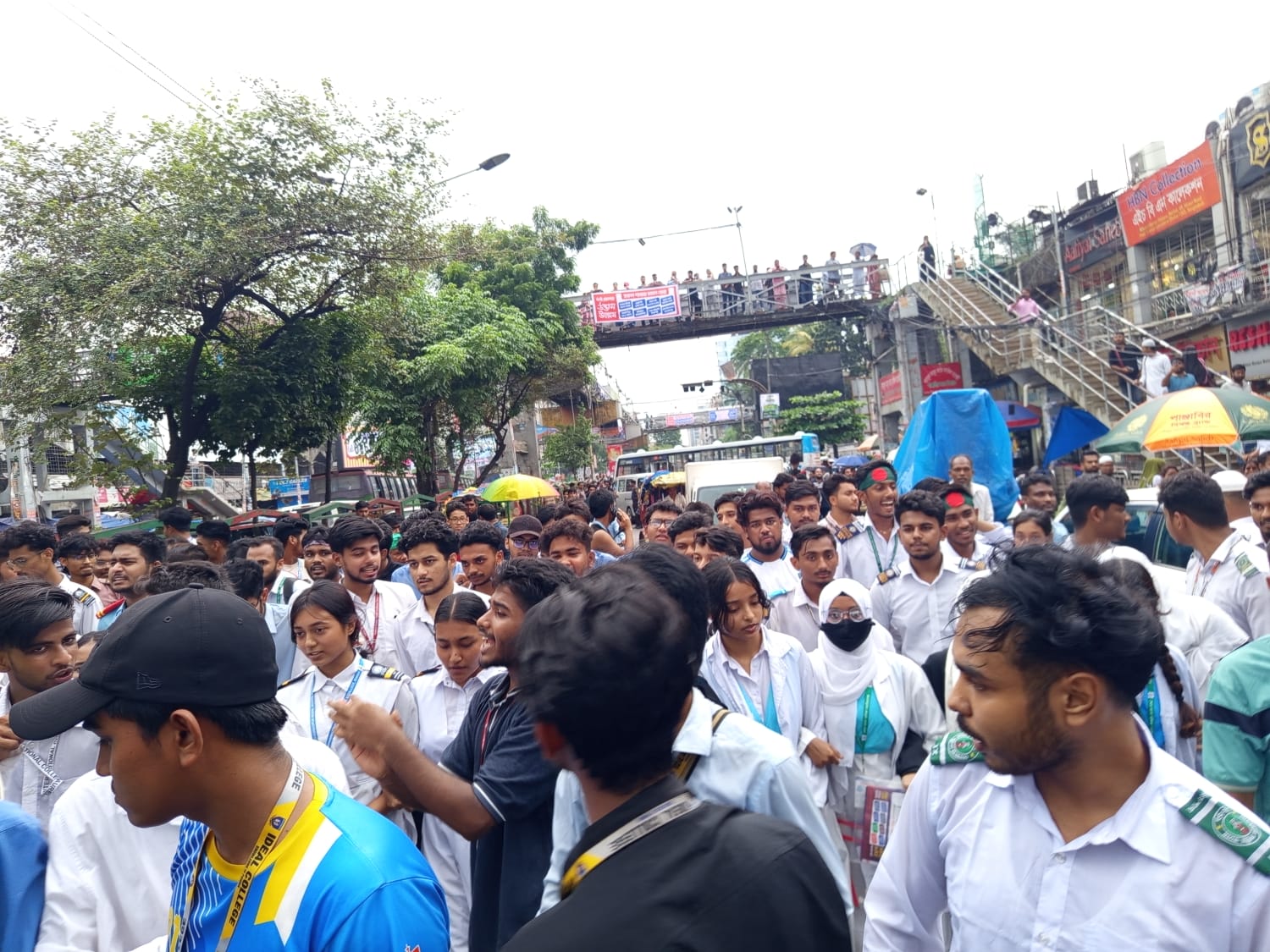 শিক্ষামন্ত্রীর পদত্যাগসহ ৬ দফা দাবিতে সচিবালয় অভিমুখে এইচএসসি পরীক্ষার্থীরা